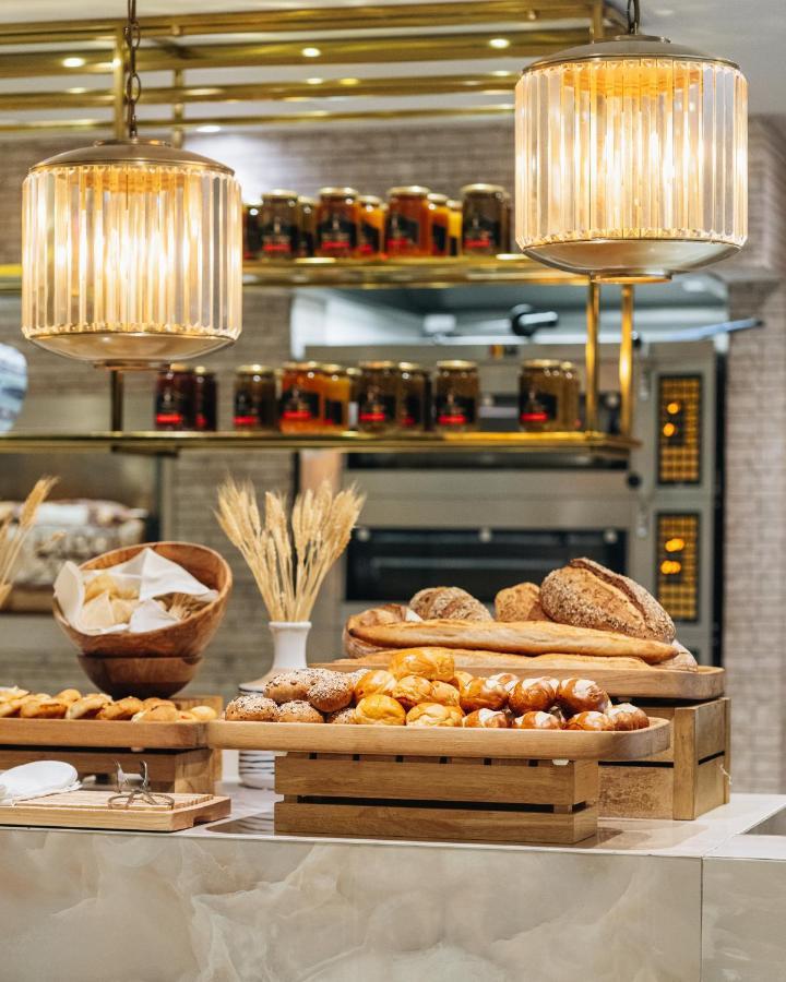 Paramount Hotel Dubai Exterior photo Bread and pastry at a buffet