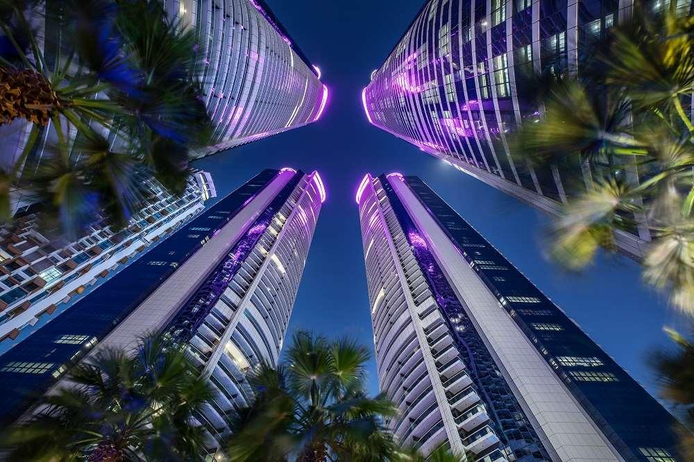 Paramount Hotel Dubai Exterior photo The tower at night