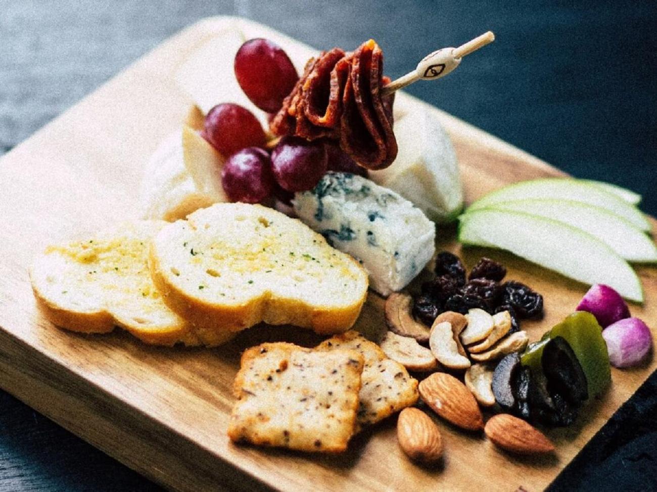 Paramount Hotel Dubai Exterior photo A cheese board