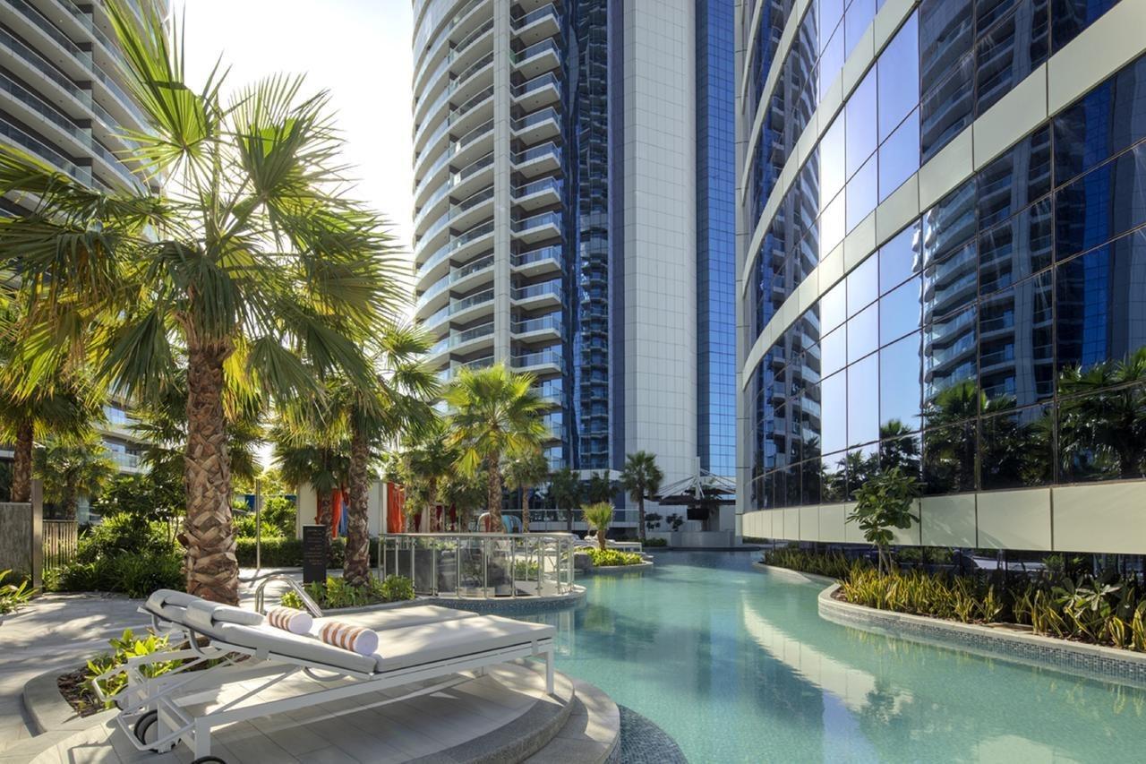 Paramount Hotel Dubai Exterior photo The swimming pool at the hotel